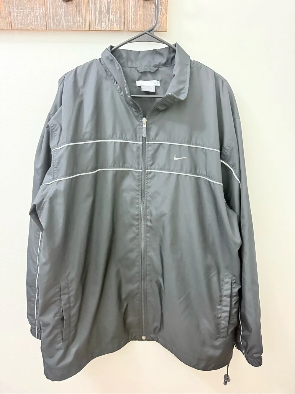 Nike Men's Full-Zip Lightweight Jacket